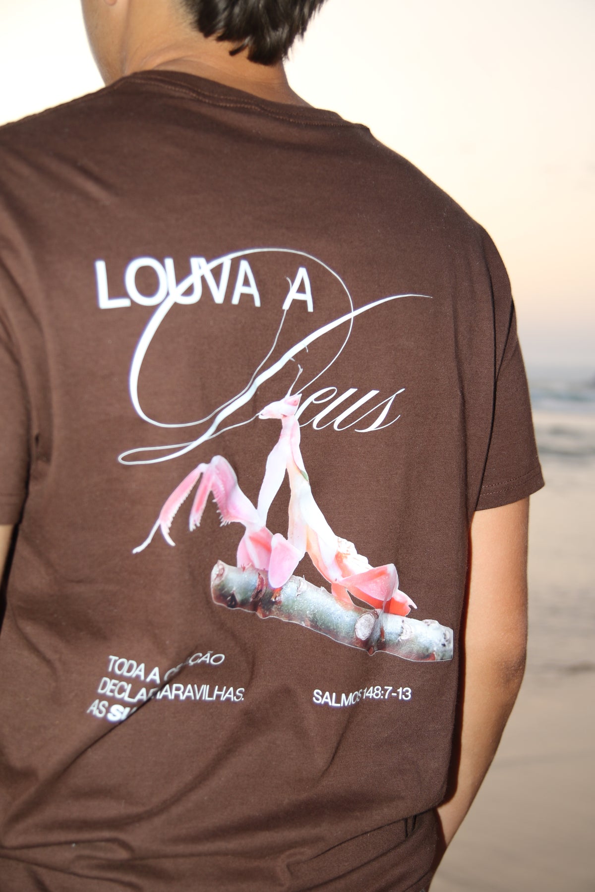 TEE "LOUVA A DEUS" COCOA