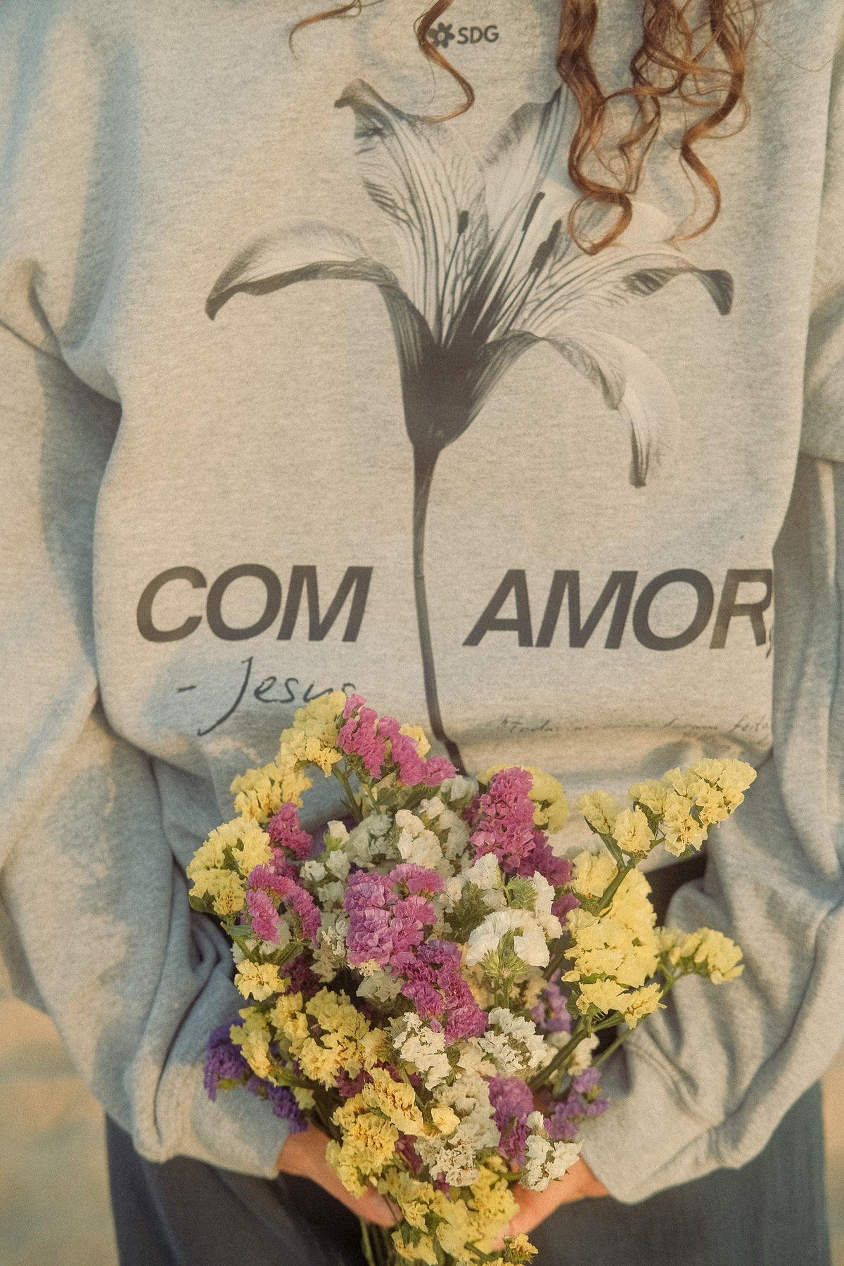 CREWNECK "COM AMOR" RAINY CLOUD