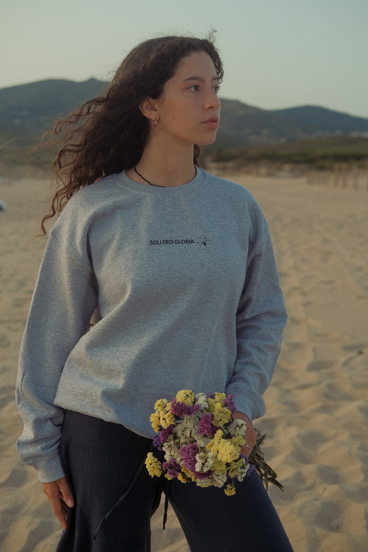 CREWNECK "COM AMOR" RAINY CLOUD
