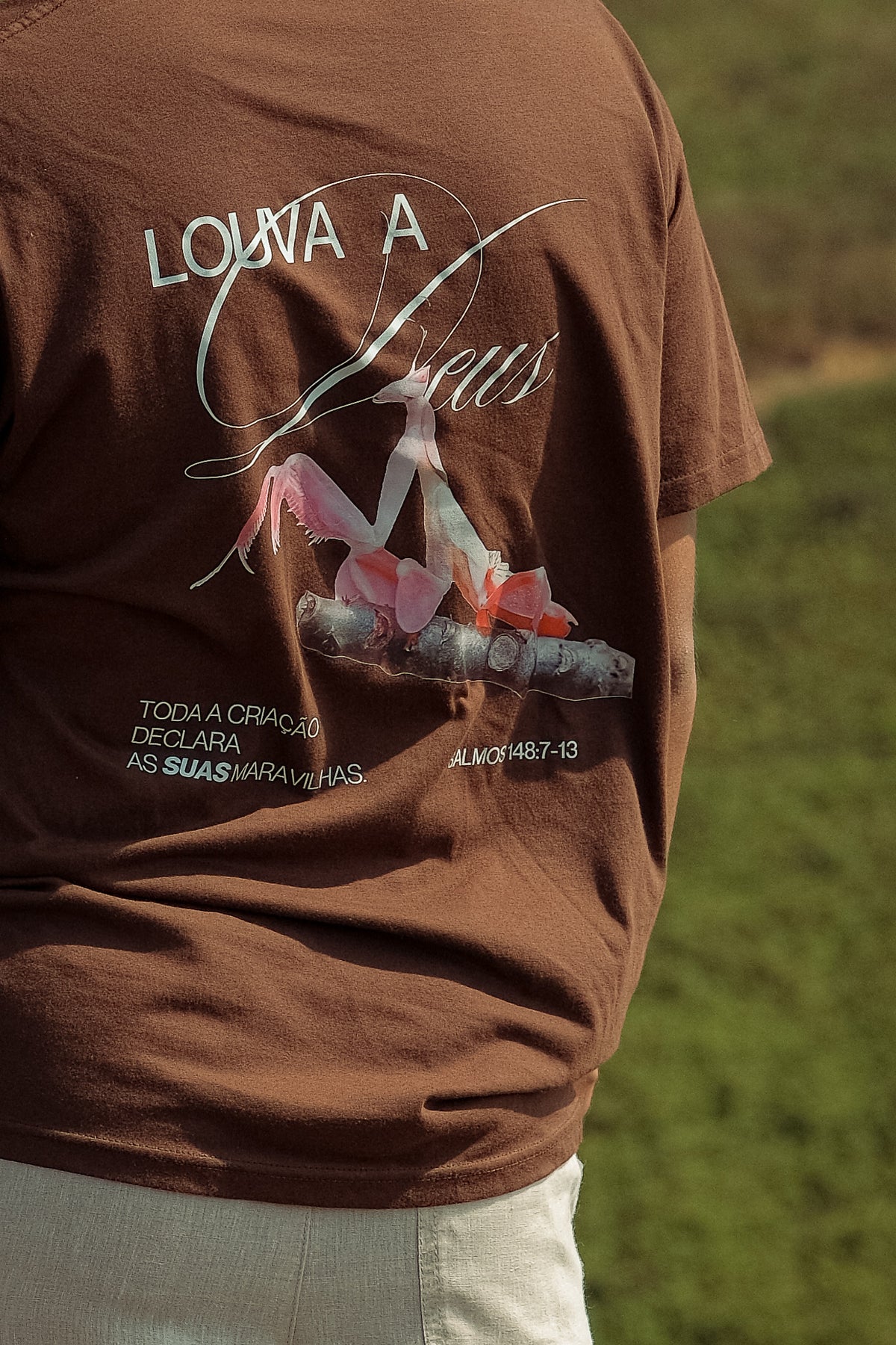 TEE "LOUVA A DEUS" COCOA